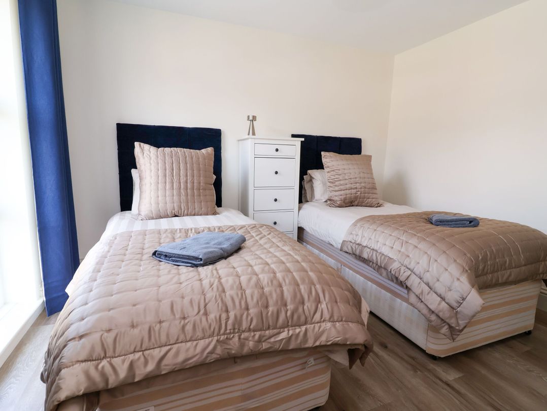 2 Rookery Close