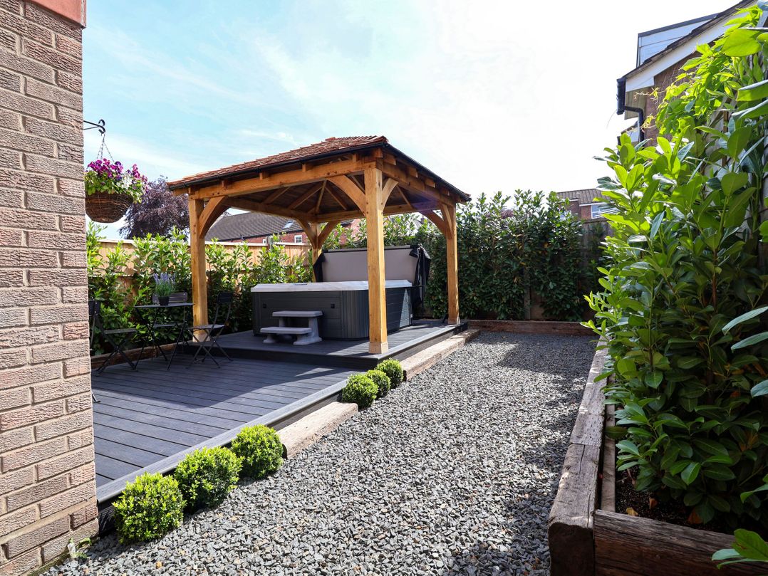 2 Rookery Close