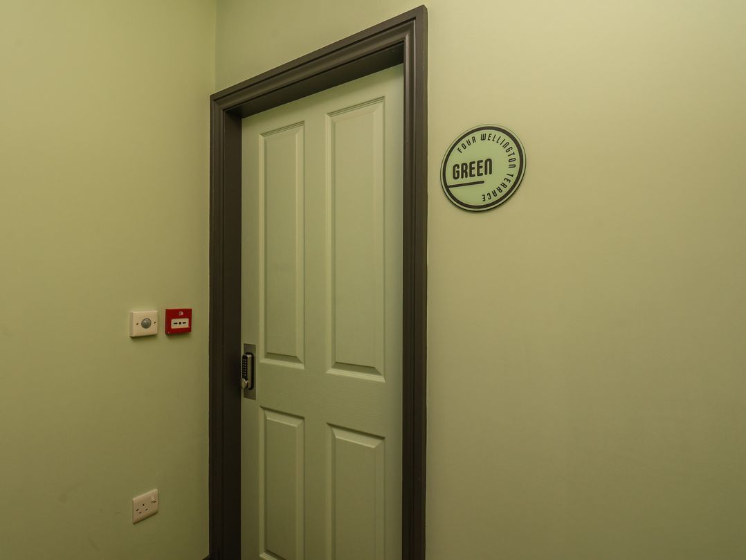 Apartment Green