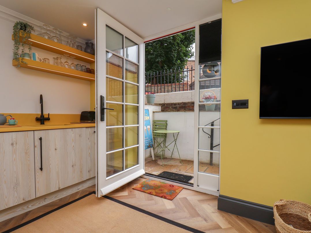 Apartment Yellow