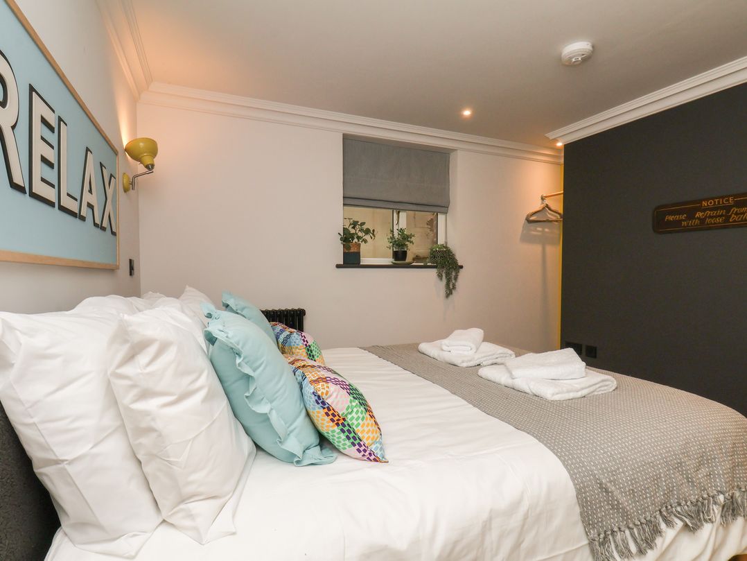 Apartment Yellow