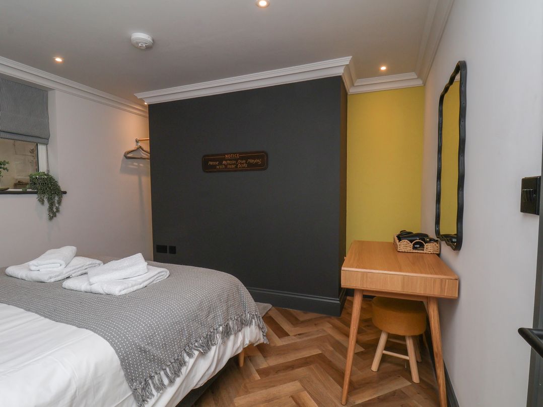 Apartment Yellow