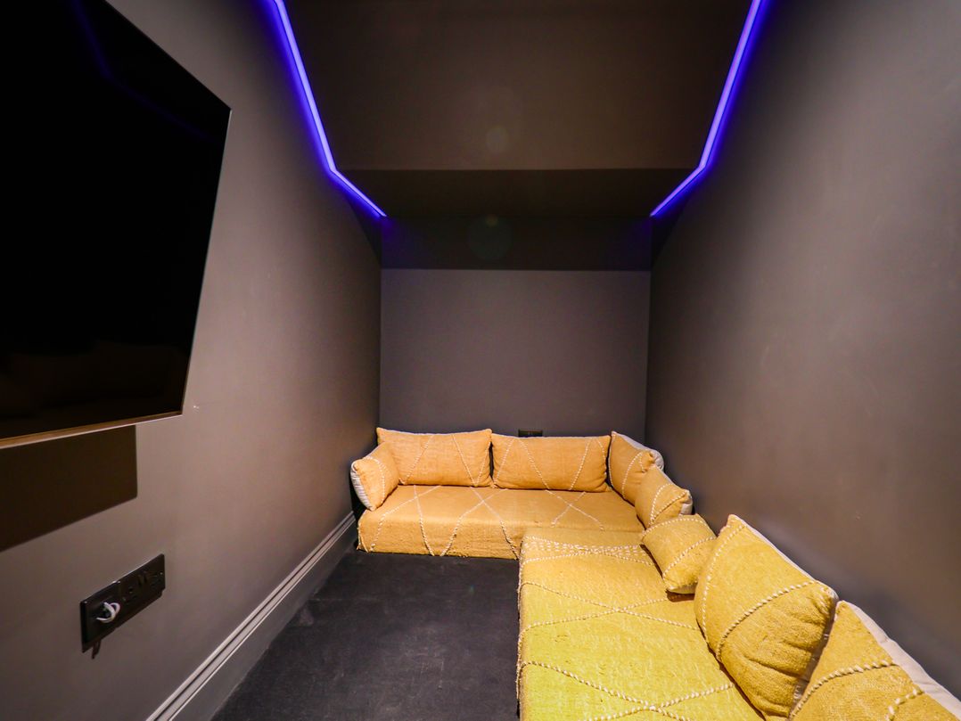 Apartment Yellow
