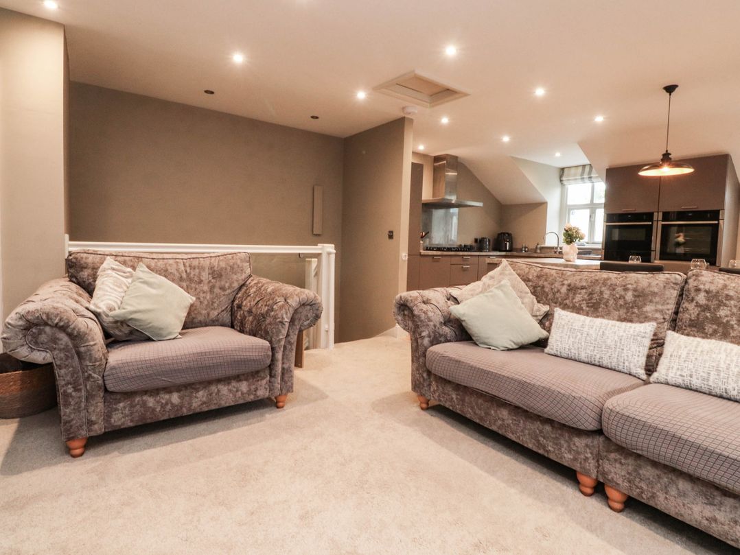 4 Church Hall Mews