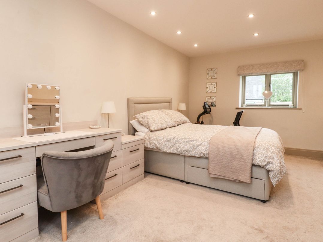 4 Church Hall Mews