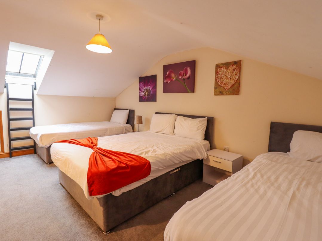 Holiday Cottage 2