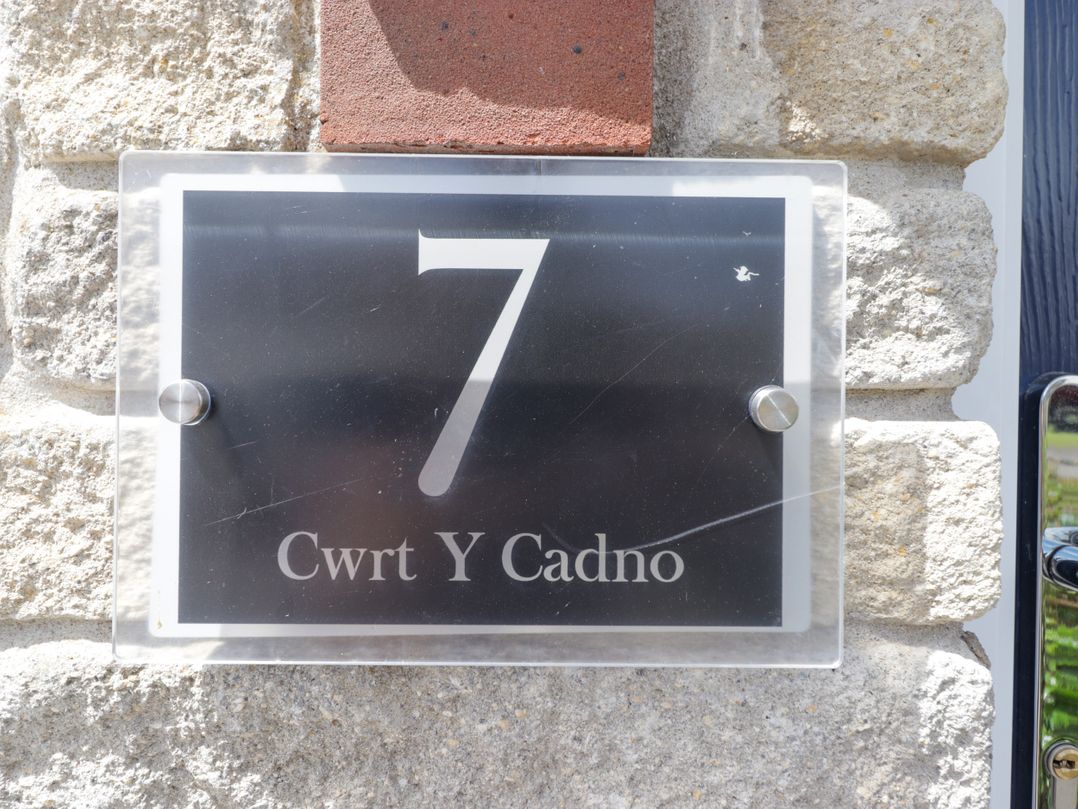 7 Cwrt Y Cadno