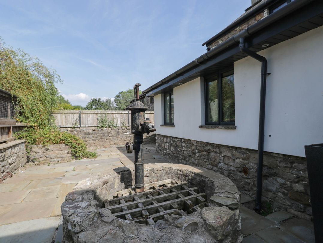 Llanfarach Farmhouse