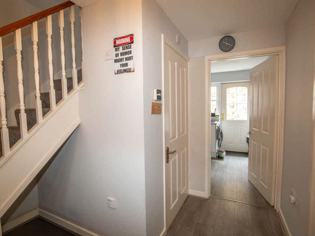 House Sleeps 4 with Parking and Garden