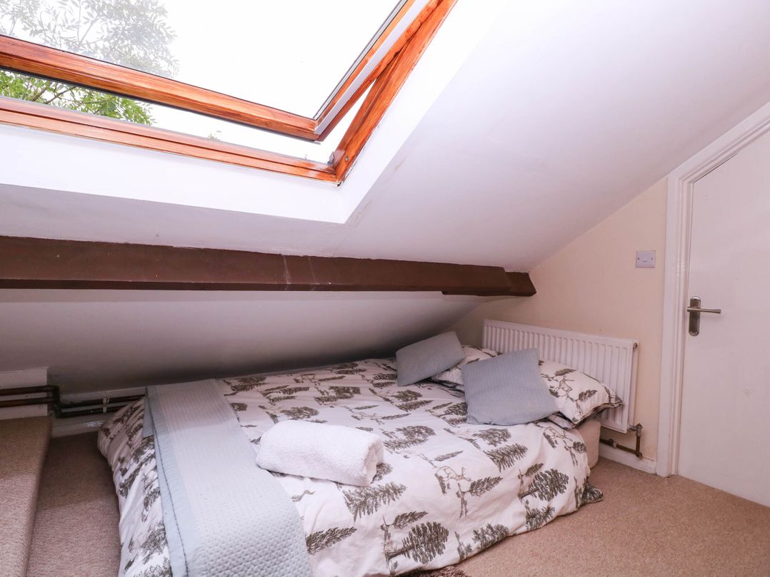 The Warm Hearth: 15 Acre Countryside Estate