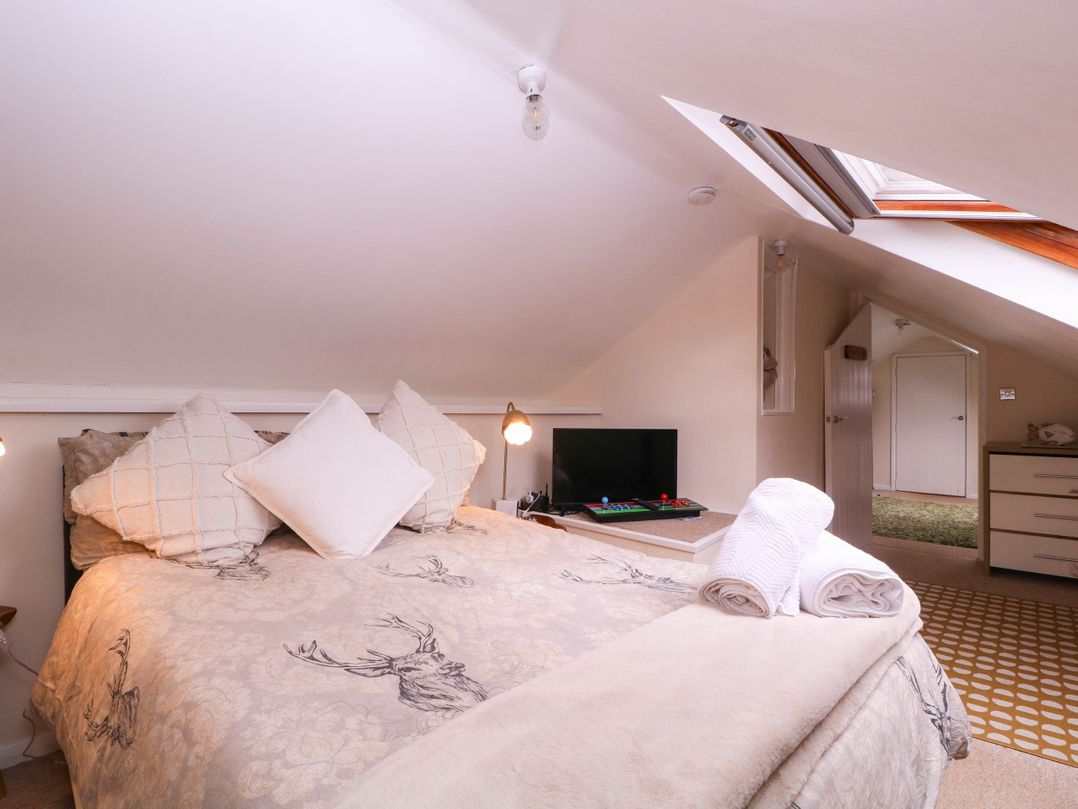 The Warm Hearth: 15 Acre Countryside Estate