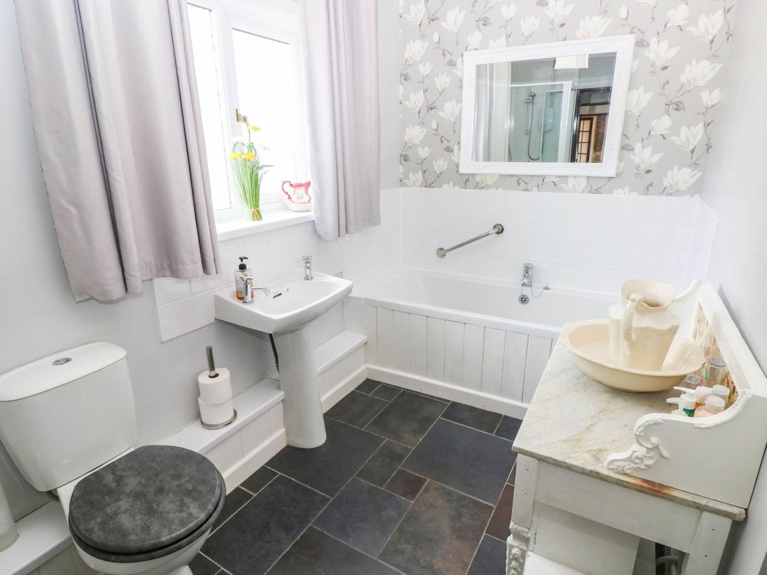 Coedllys Uchaf Cottage
