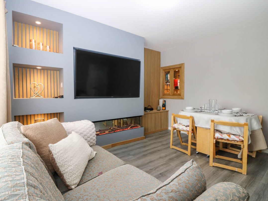 6 Niddrie Marischal Road