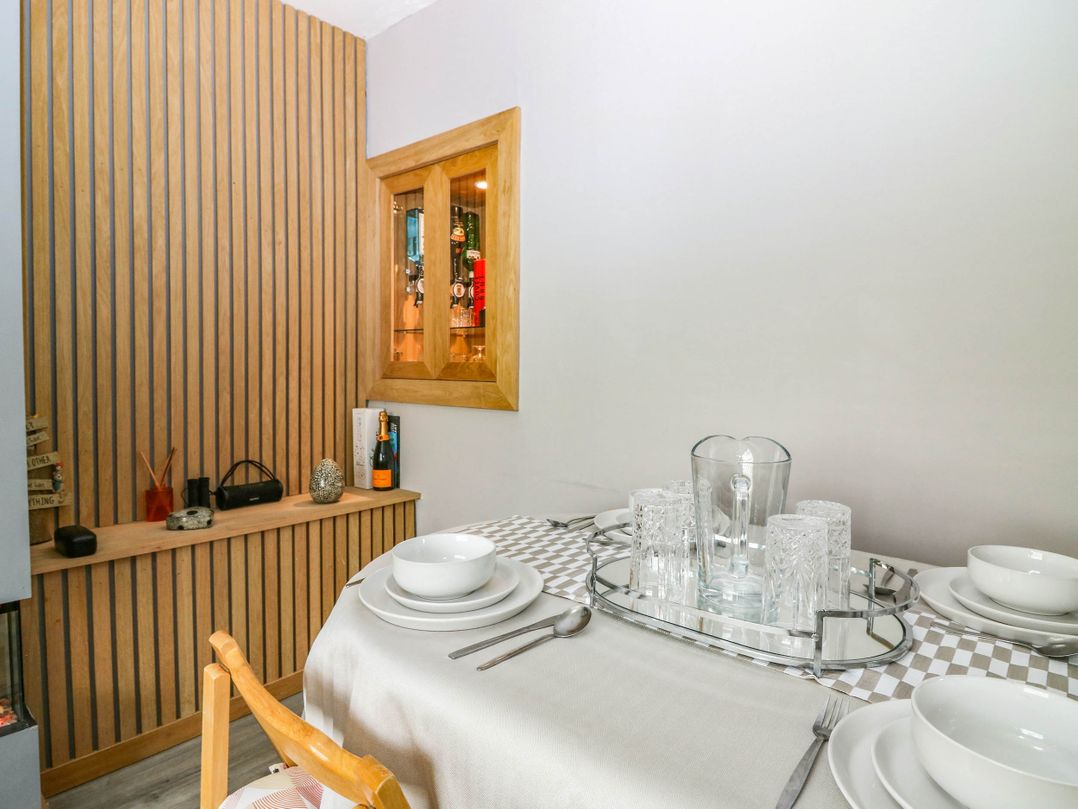 6 Niddrie Marischal Road