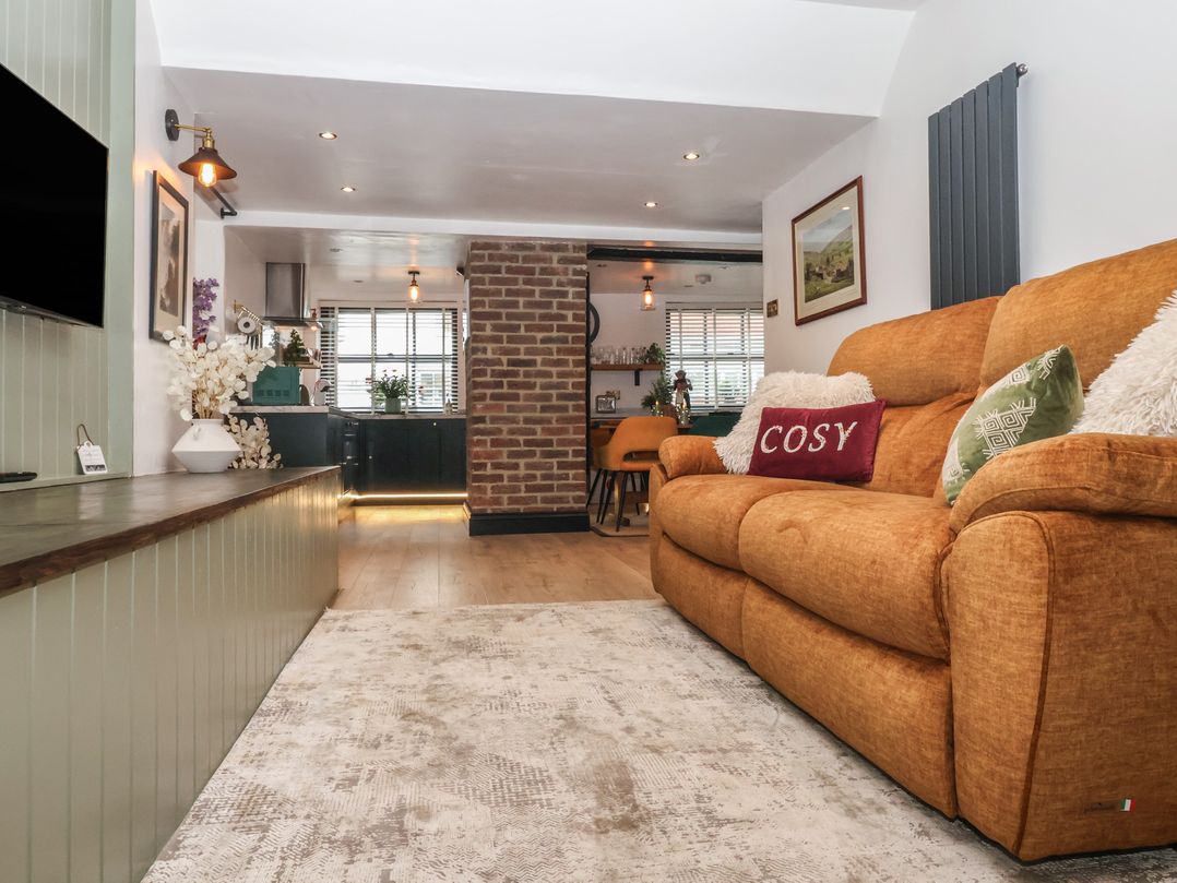 Old Cottages: 1 bed