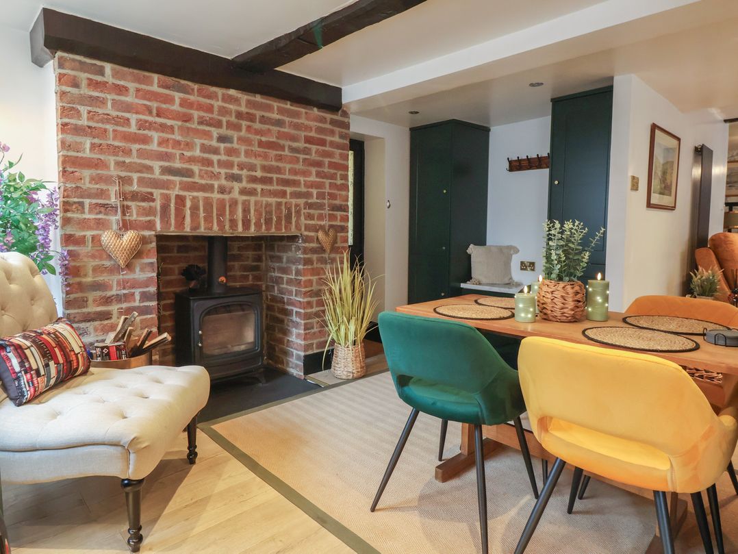 Old Cottages: 1 bed