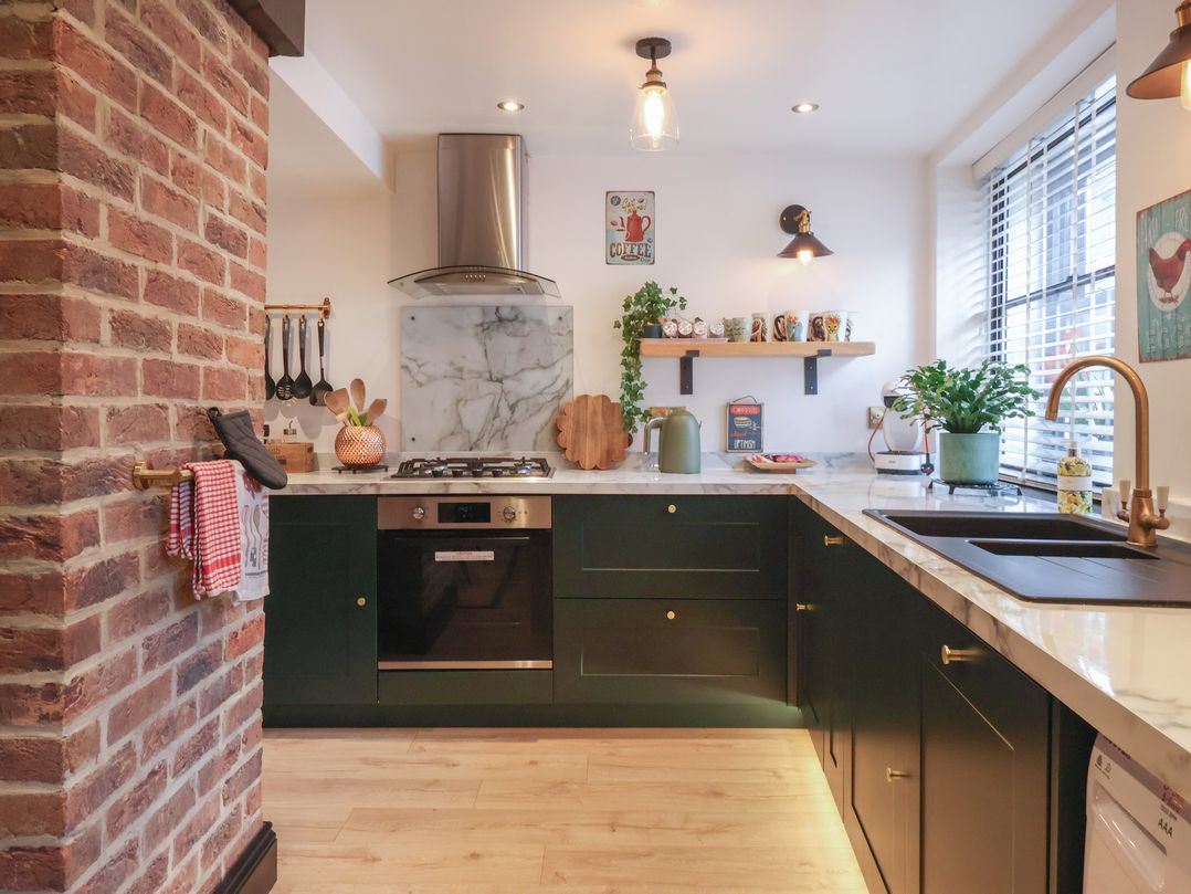 Old Cottages: 1 bed