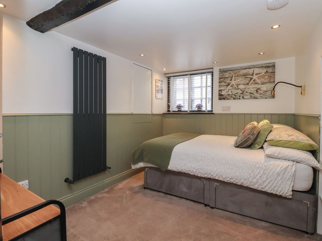 Old Cottages: 1 bed
