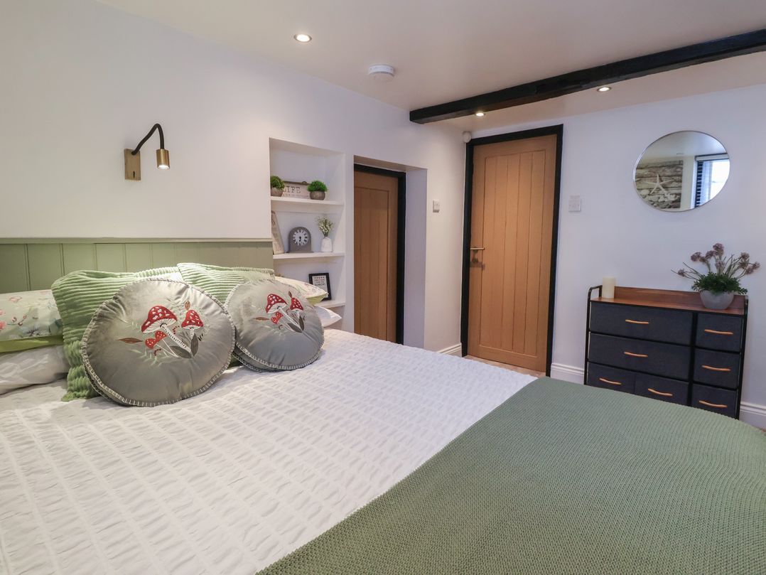 Old Cottages: 1 bed