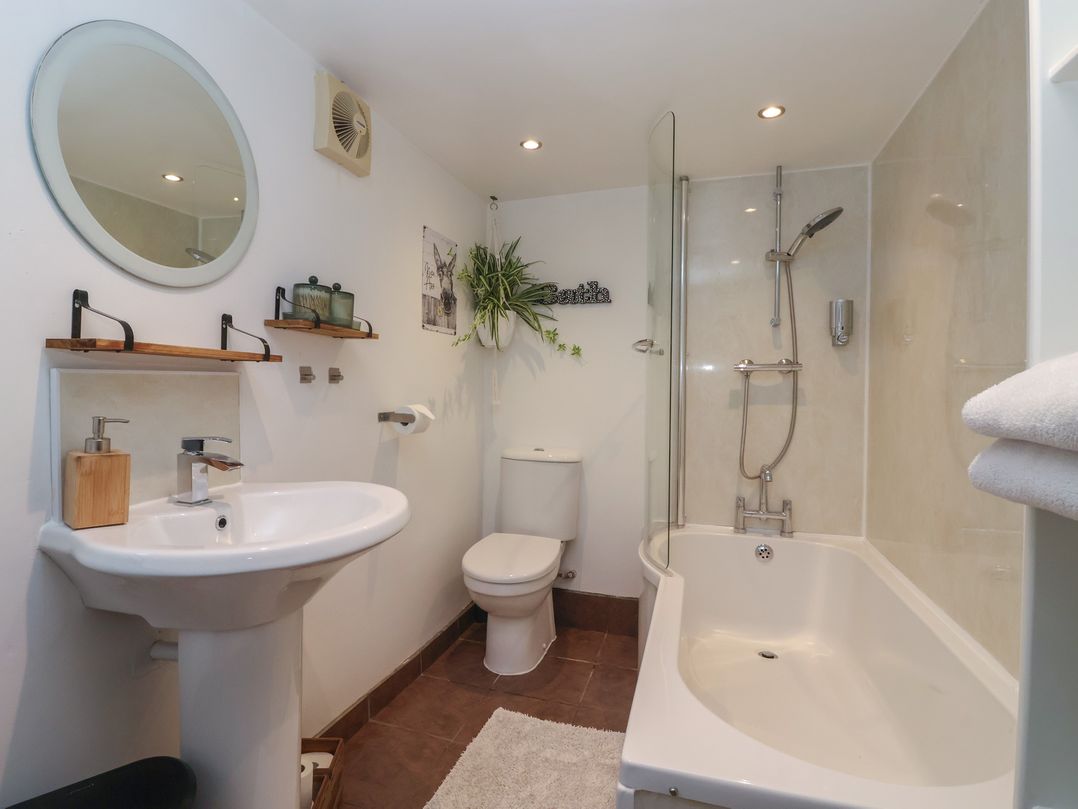 Old Cottages: 1 bed