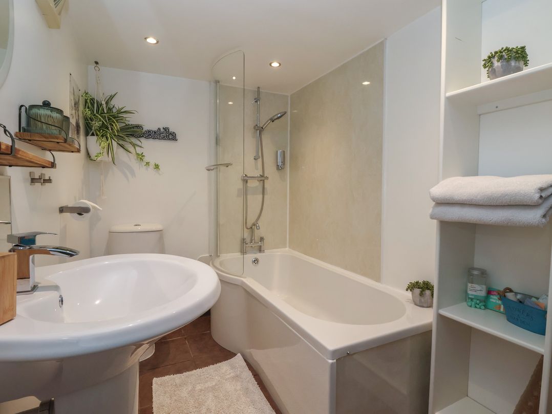 Old Cottages: 1 bed