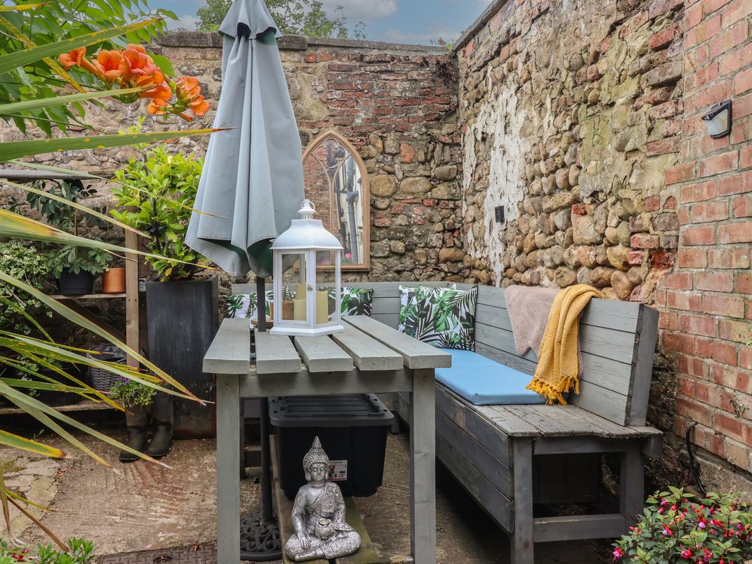 Old Cottages: 1 bed