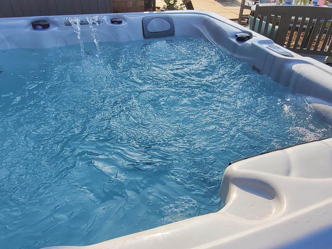 3 Bedroom Cottage Hot Tub Garden Parking