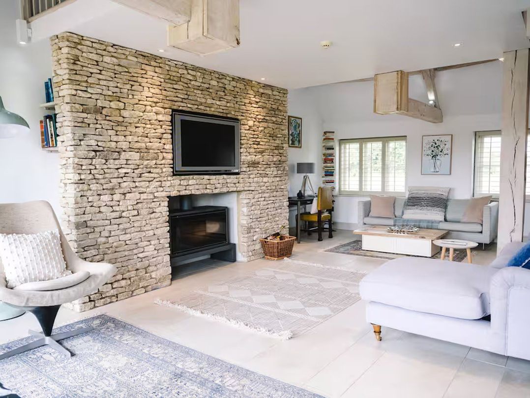 Stunning 6 Bedroom Riverside Barn Cotswold Mill