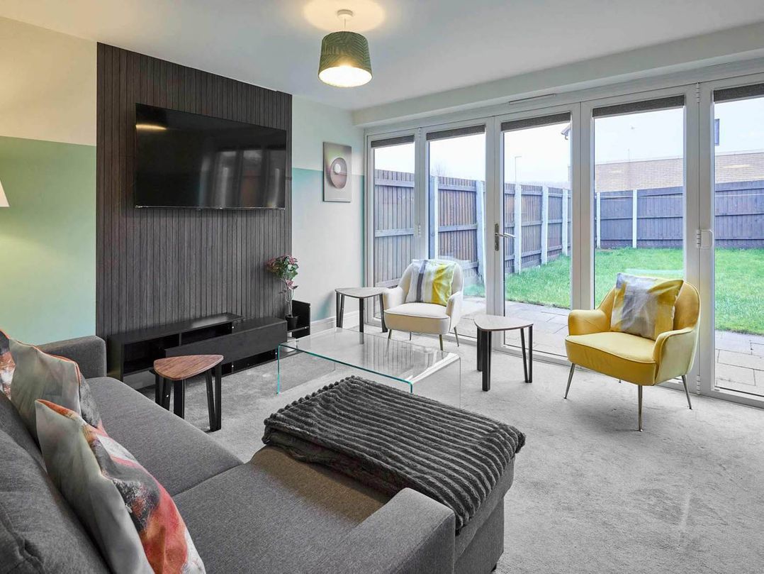 House Sleeps 8 with WiFi