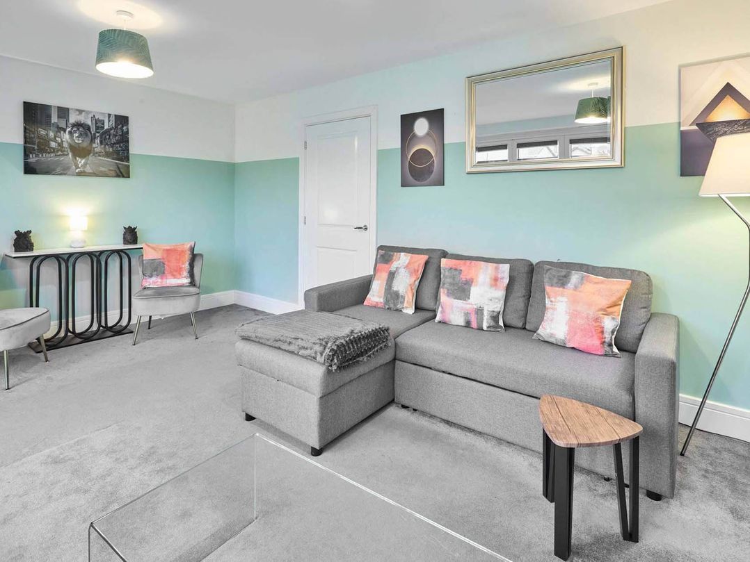 House Sleeps 8 with WiFi