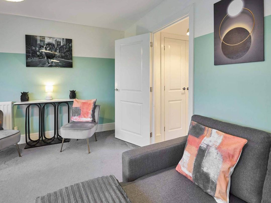 House Sleeps 8 with WiFi