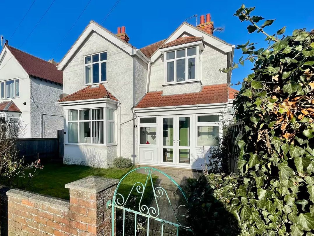 5 Bed Villa Sleeps 10 Pets Garden Parking