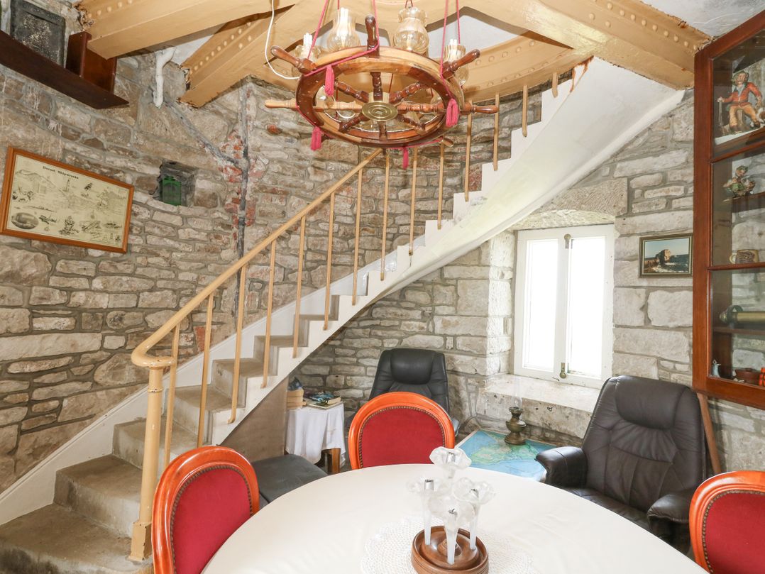 Old Higher Lighthouse Stopes Cottage
