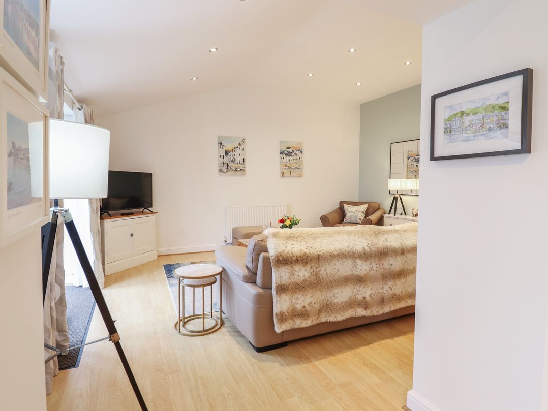 Maritime Mews, 6 The Oakleys