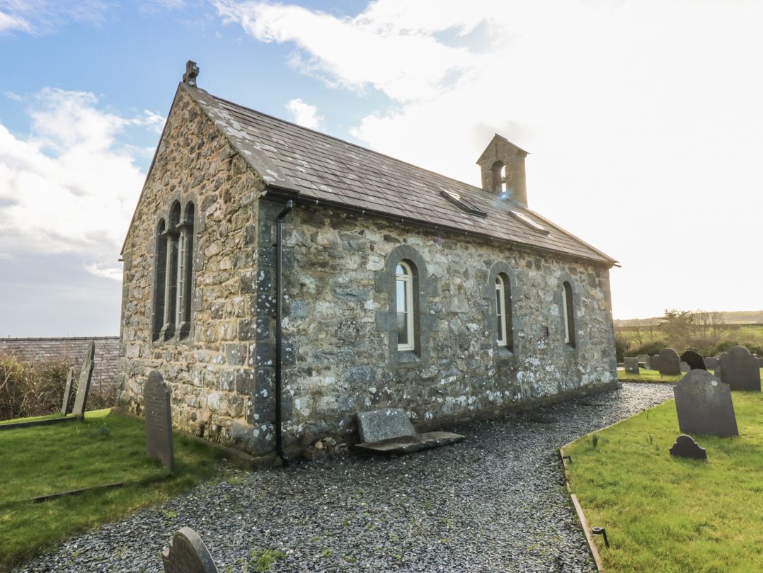 Eglwys St Cynfil