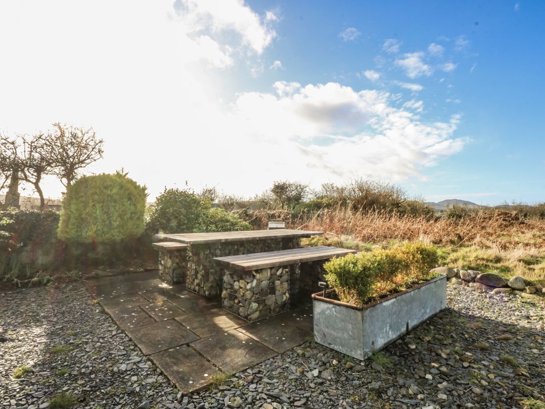 Eglwys St Cynfil