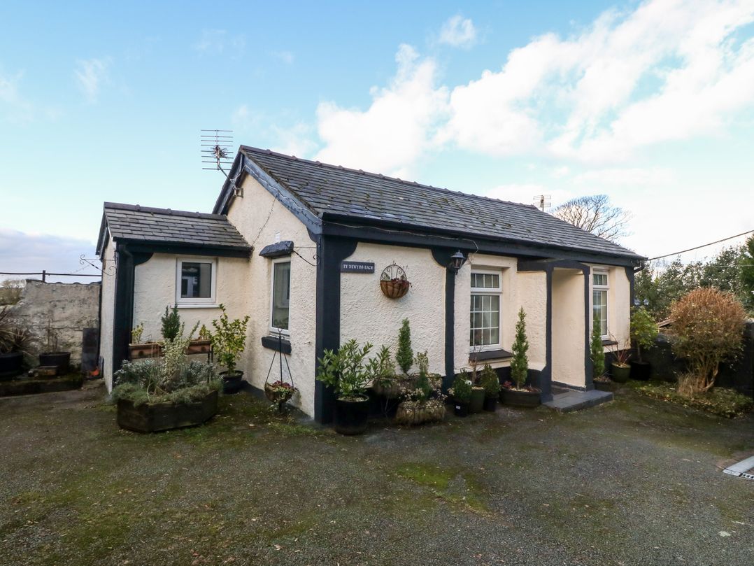 Ty Newydd Bach