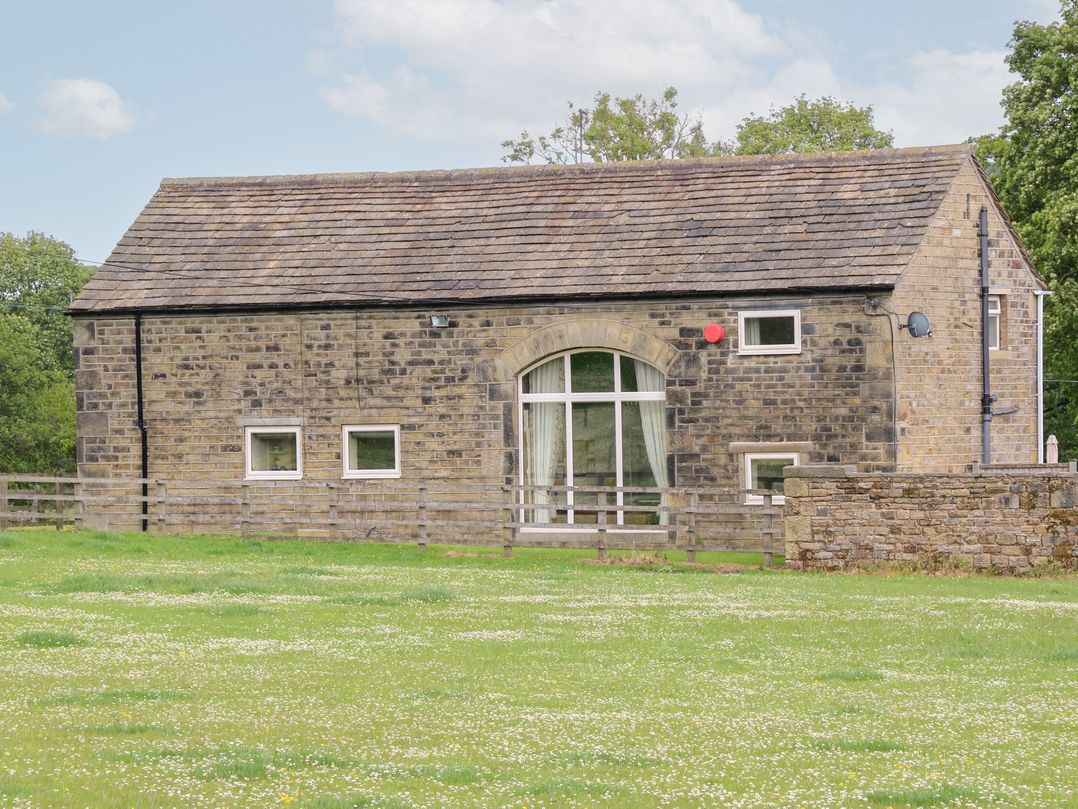 Dog friendly holiday cottage, Millhouse Green, 2 dogs welcome