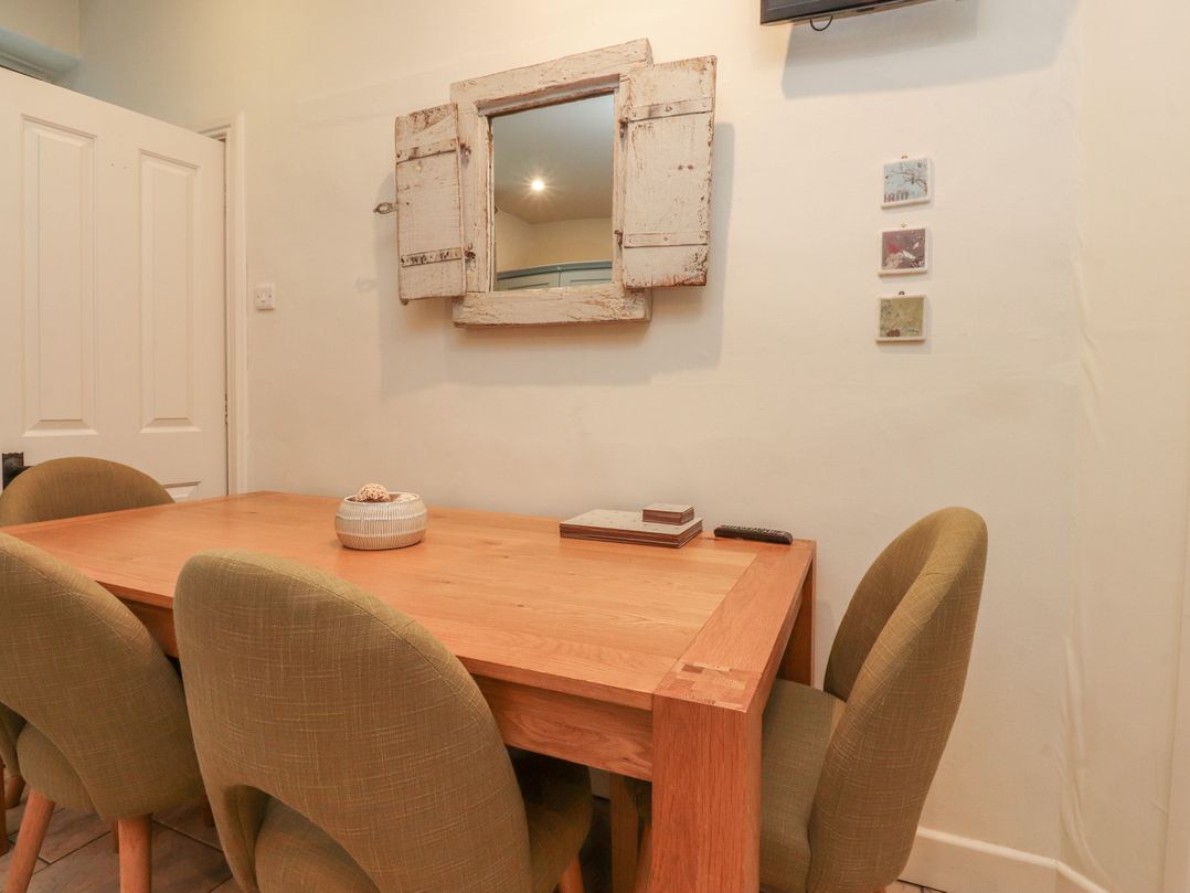 Canalside Cottage