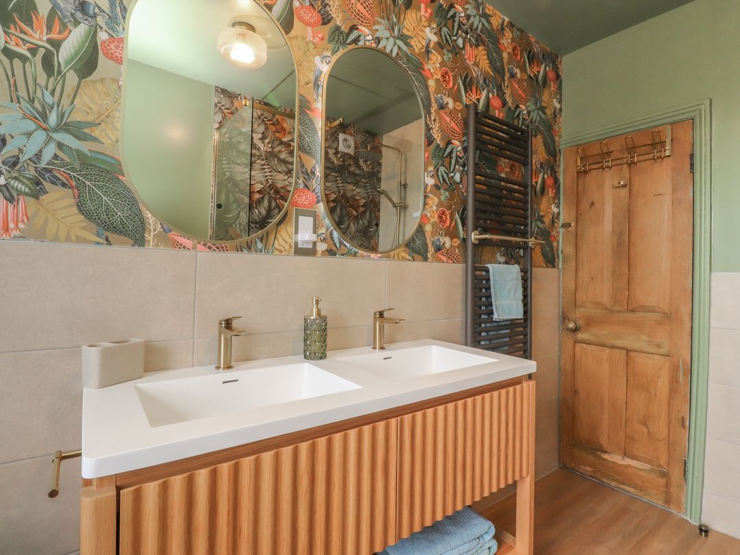 Canalside Cottage