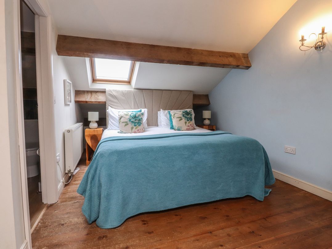 Canalside Cottage