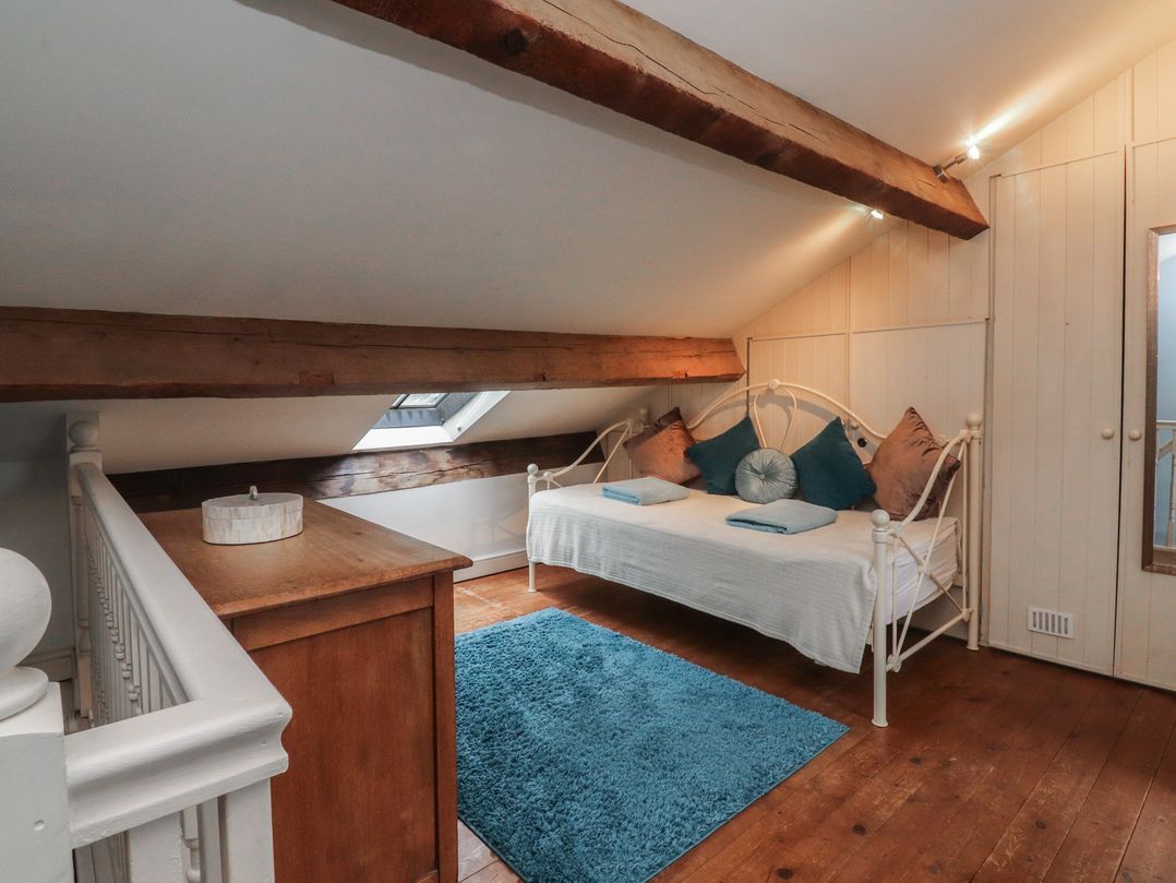 Canalside Cottage
