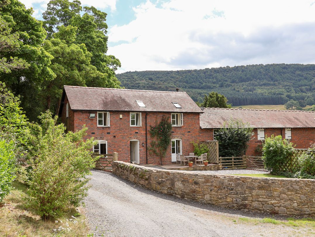 Dog friendly cottage in Llangollen, Denbighshire - Sleeps 6