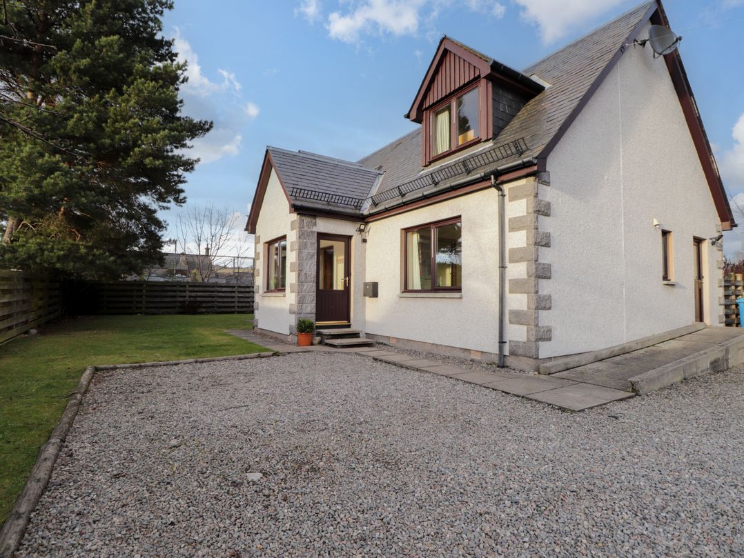 Dog friendly holiday cottage, Grantown-on-Spey, 1 dog welcome