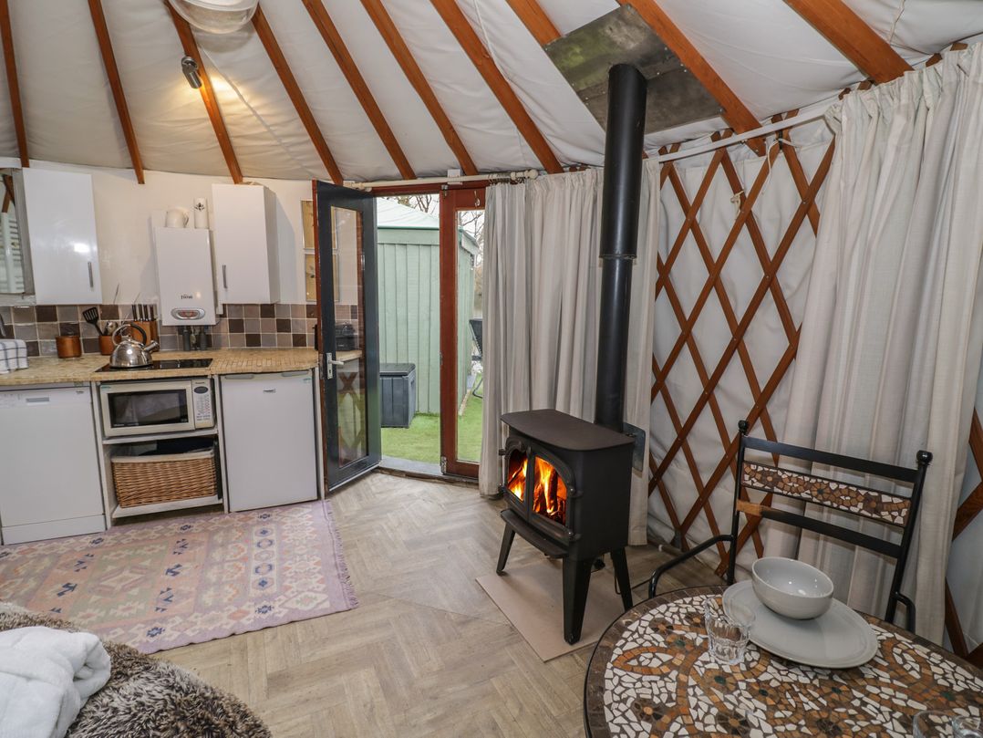The Lakeside Yurt
