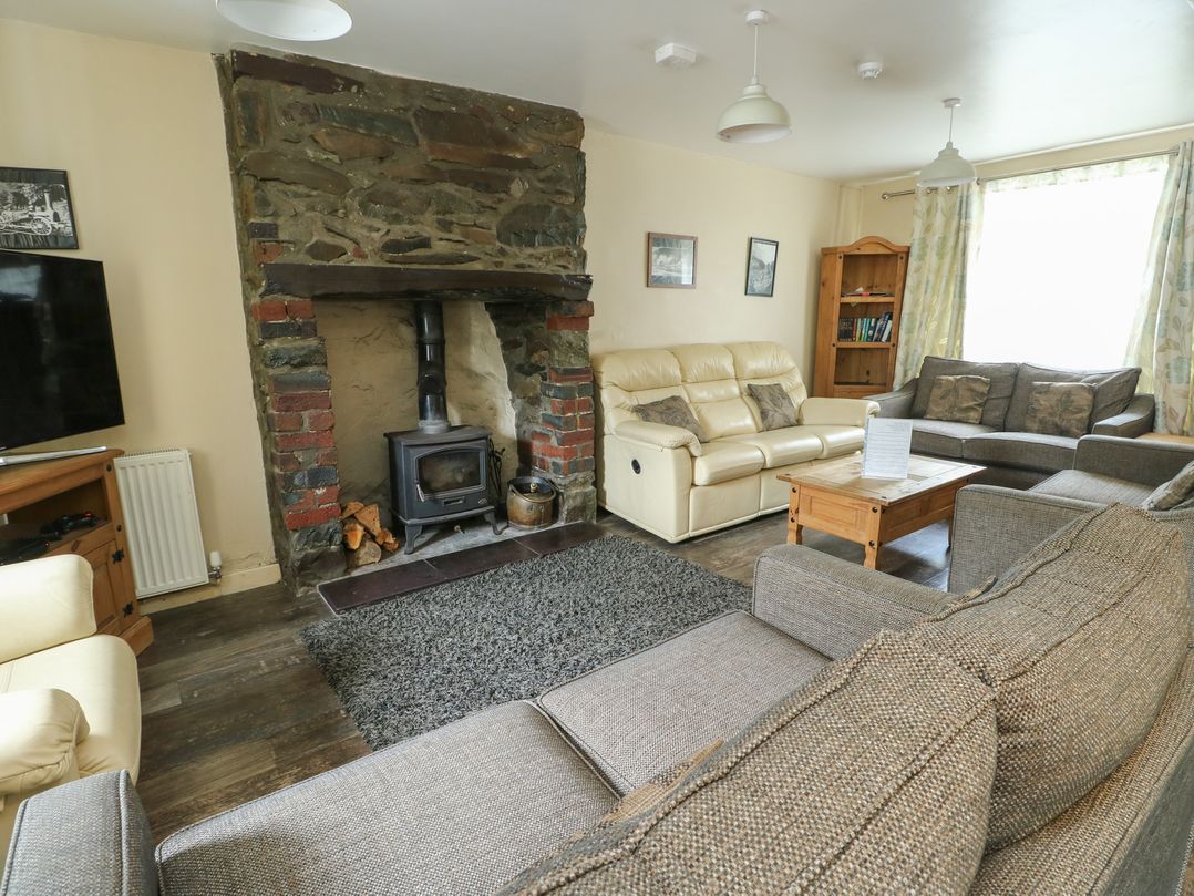 A living room with a fireplace and sofas at Halford Hill Llanberis