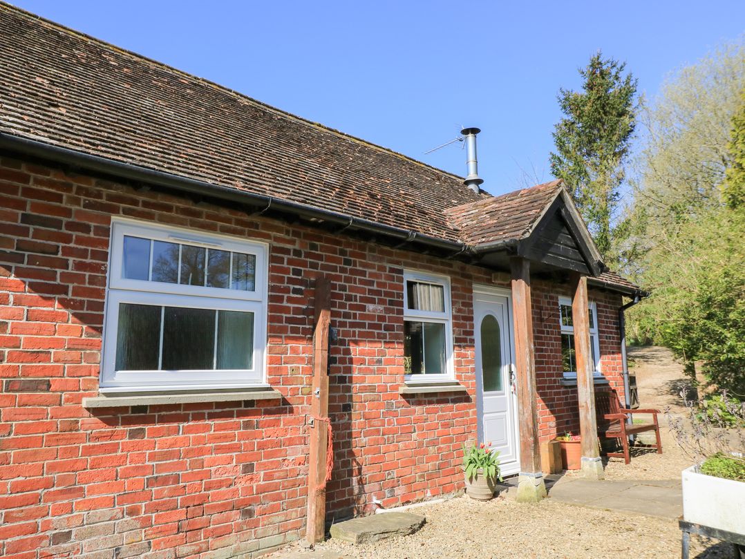 Dog friendly holiday cottage in Fontmell Magna, sleeps 5