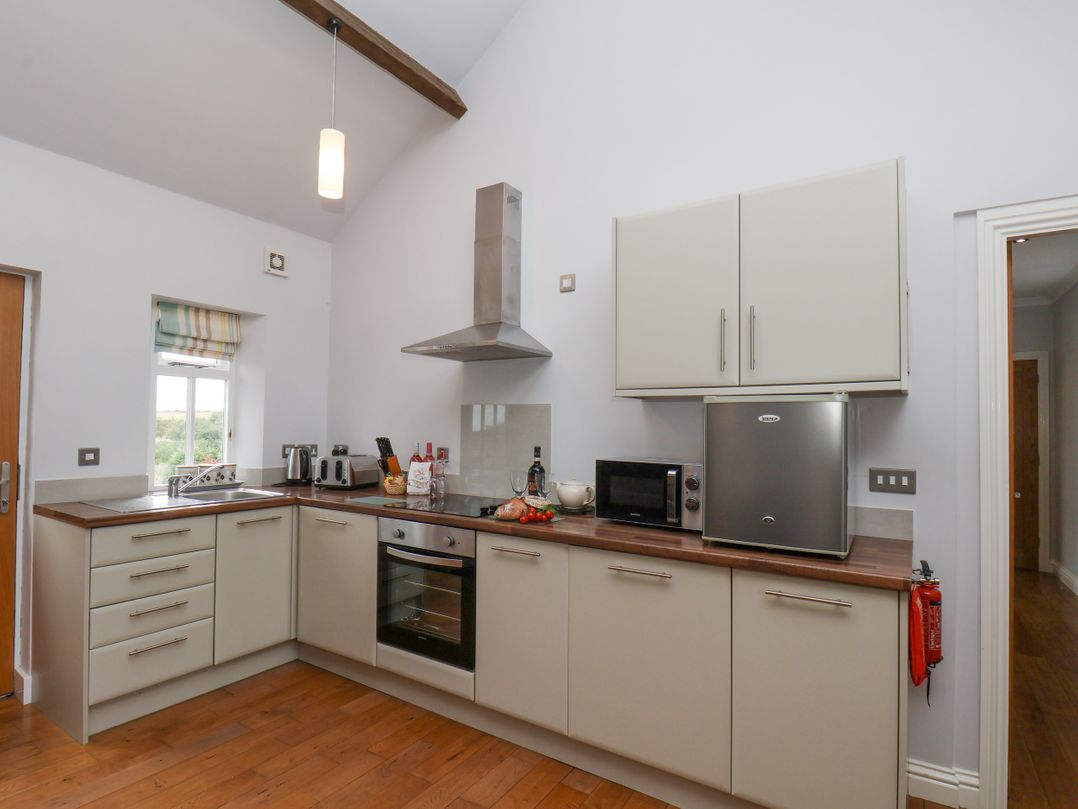 A kitchen with cabinets and appliances at Beacon in Gerrick near Moorsholm