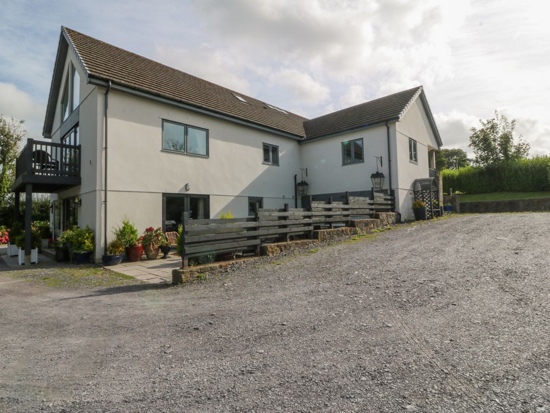 Nant-yr-Rhedyn, Red Wharf Bay - Sleeps 15 guests