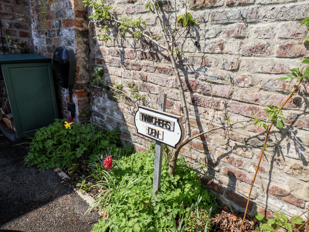 Twitchers' Den